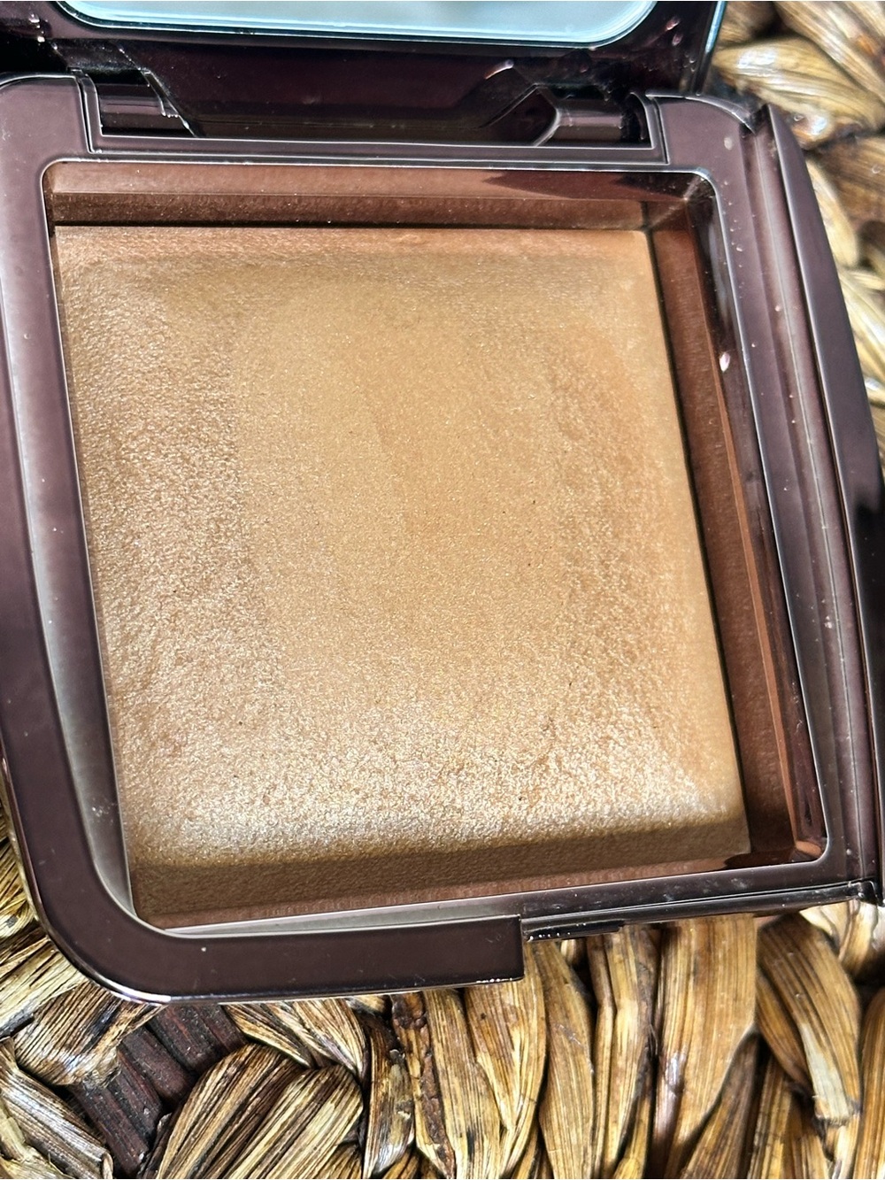 Like new Hourglass Ambient Lighting Powder in the shade Eternal Light - Picture 6 of 6